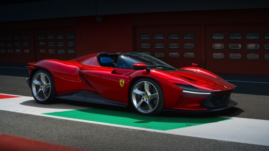 Ferrari Daytona SP3 läks seeriasse